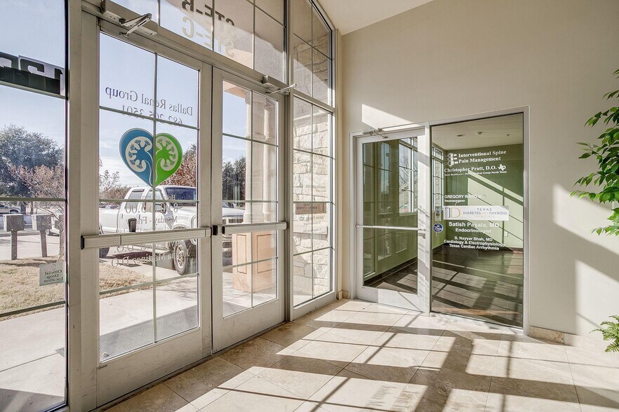 More Photos Of 1200 Crawford Ave, Granbury Medical For Lease