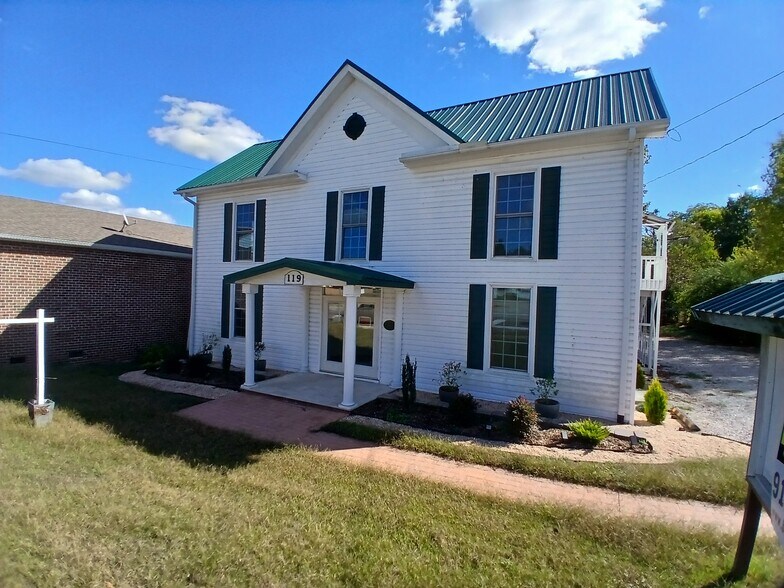 More Photos Of 119 W Main St, Youngsville Freestanding For Lease