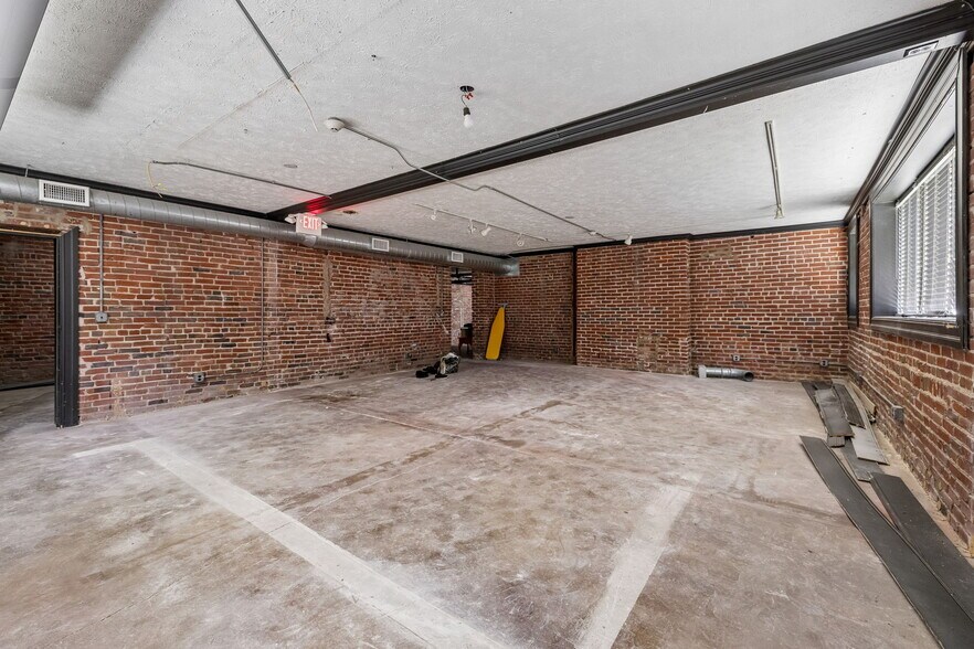 More Photos Of 217 E Deadrick St, Jackson Apartments For Sale