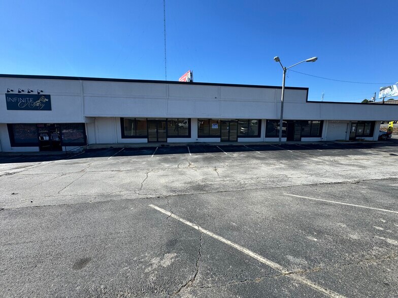 More Photos Of 208-210 Woodward Ave, Muscle Shoals General Retail For Lease