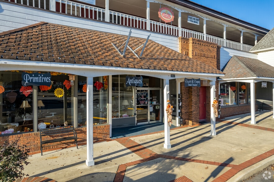 More Photos Of 1423 Washington St, Clarkesville Storefront Retail Office For Lease