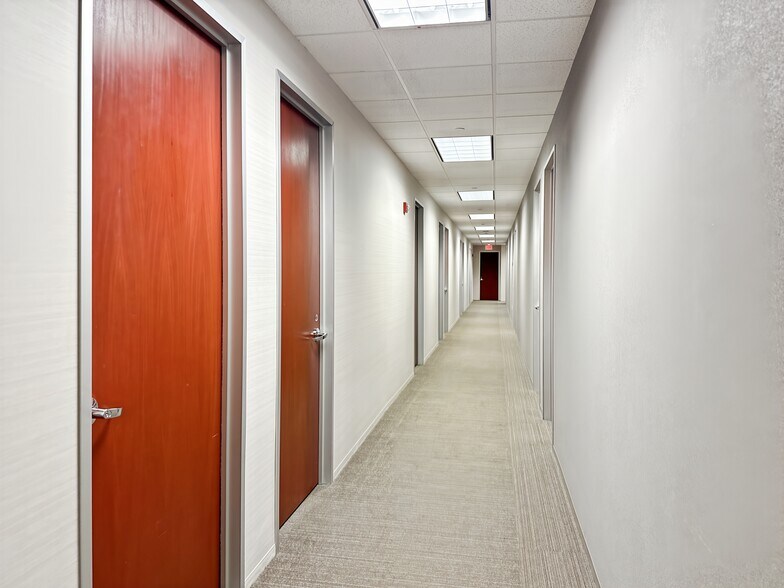 More Photos Of 3900 Westerre Pky, Richmond Coworking Space