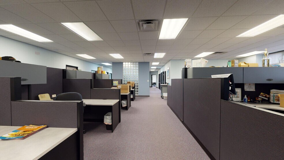 More Photos Of 3827 Promontory Point Dr, Austin Showroom For Sale