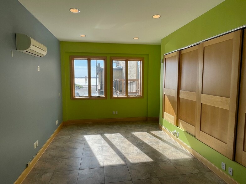 More Photos Of 4030-4032 Shoreline Dr, Spring Park Storefront Retail Office For Lease