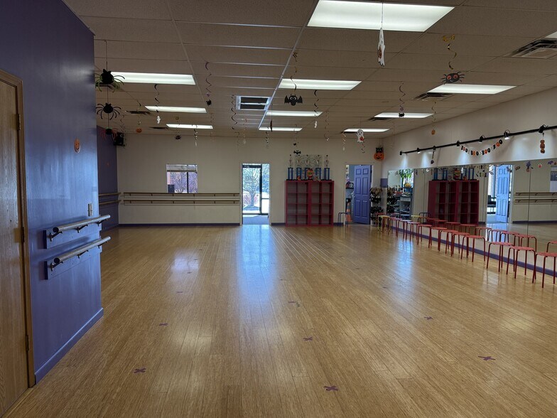 More Photos Of 2121-2155 W Republic Rd, Springfield Unknown For Lease