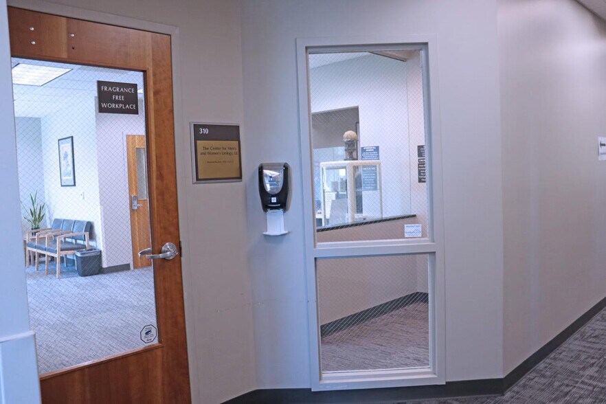 More Photos Of 24076 SE Stark St, Gresham Medical For Lease