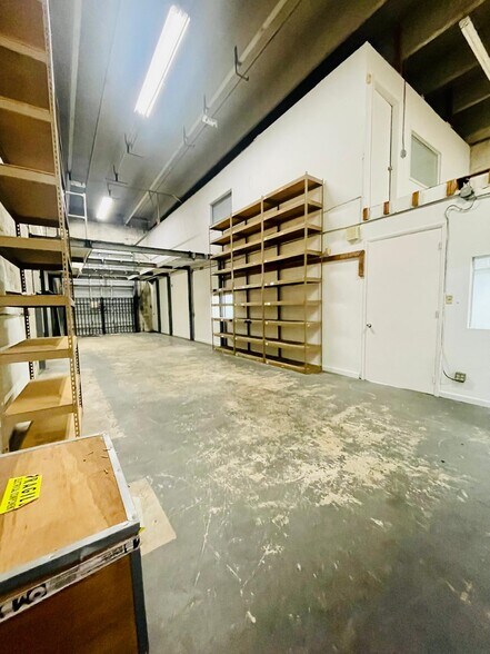 More Photos Of 3100 Milam Dairy Rd, Miami Industrial For Lease