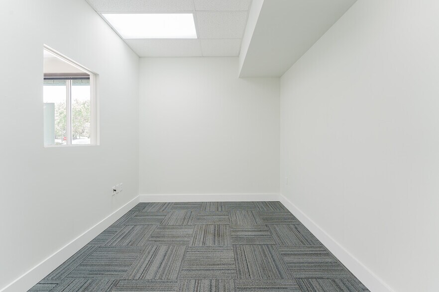 More Photos Of 1817-1847 NE 25th St, Lighthouse Point Unknown For Lease