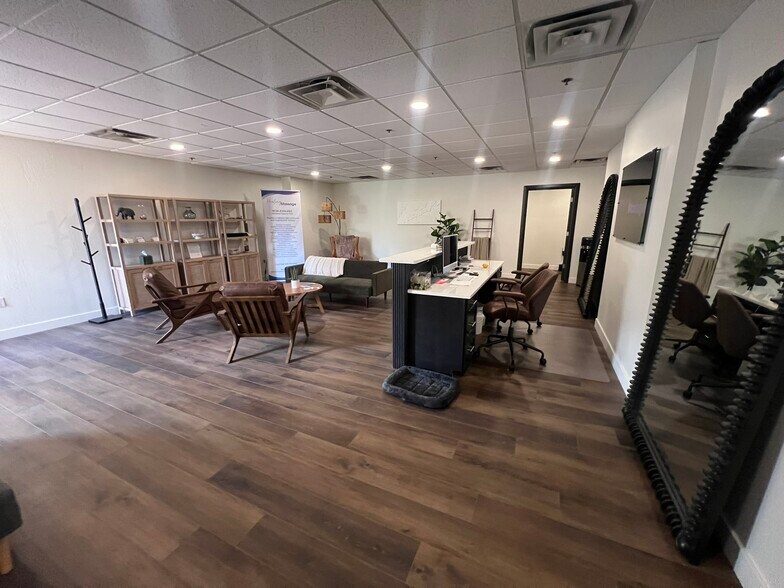 More Photos Of 5620 W Thunderbird Rd, Glendale Medical For Sale