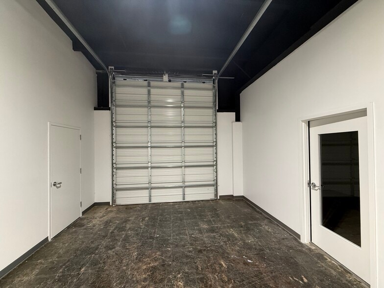 More Photos Of 5780 Dorchester Rd, Charleston Warehouse For Sale