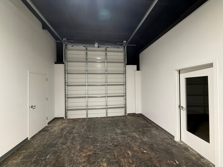 More Photos Of 5780 Dorchester Rd, Charleston Warehouse For Lease