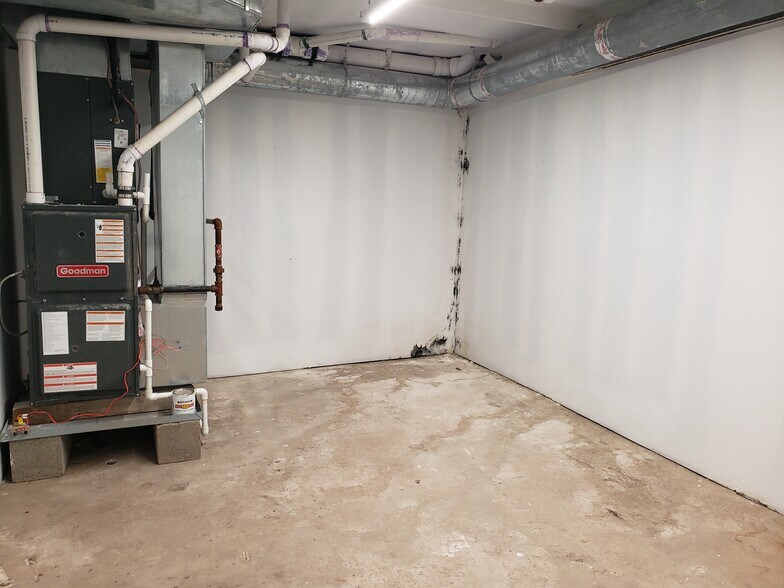 More Photos Of 526 Broadway, Newark General Retail For Sale