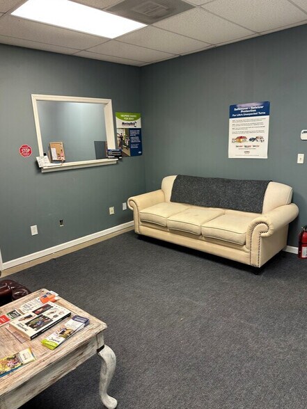 More Photos Of 11 Demedicis Blvd, Warrenville Warehouse For Lease