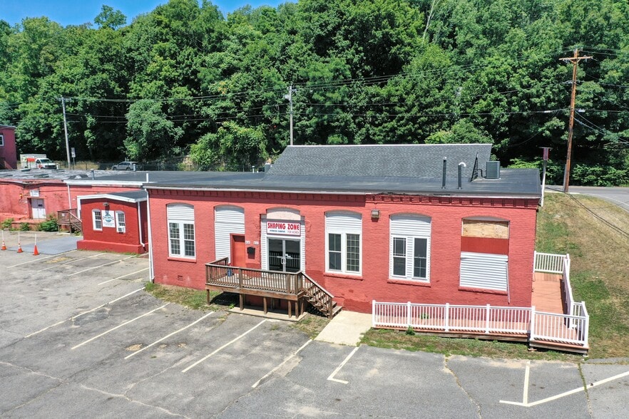 More Photos Of 21-69 S Main St, Leicester Service For Lease