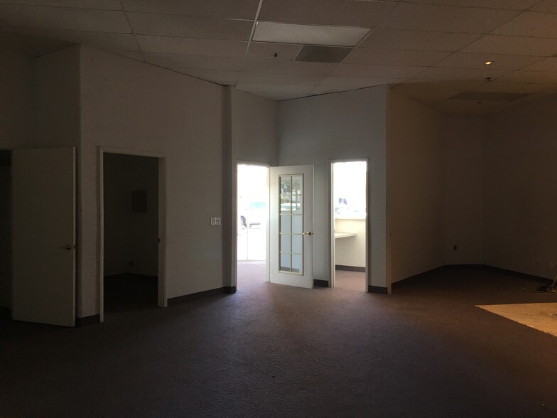 More Photos Of 450-490 S Buffalo Dr, Las Vegas Unknown For Lease