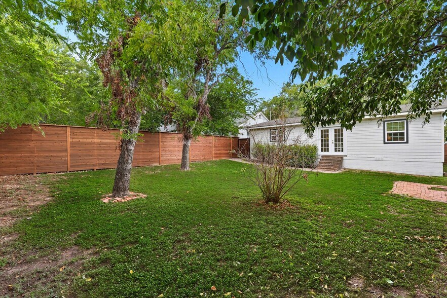 More Photos Of 3613 Washburn Ave, Fort Worth Loft Creative Space For Sale