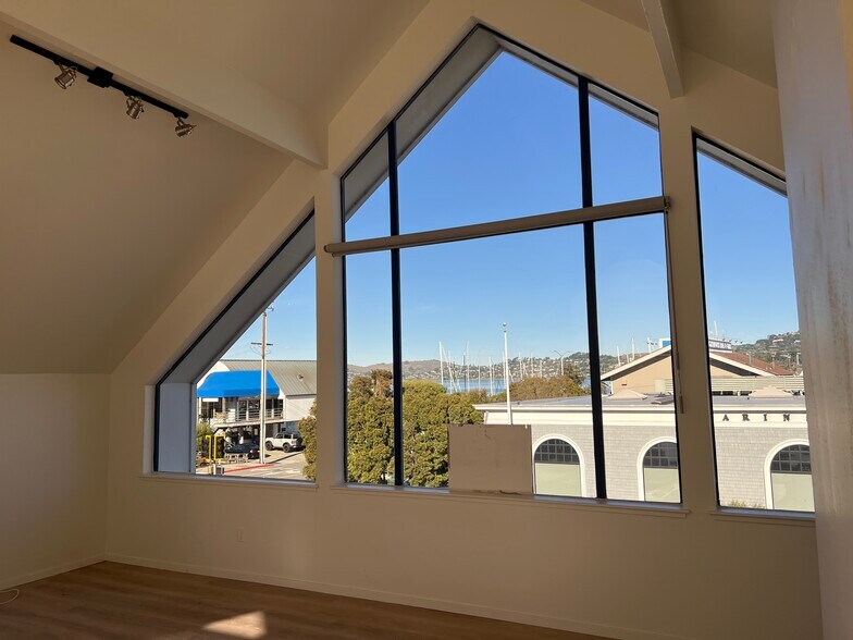 More Photos Of 1001 Bridgeway, Sausalito Storefront Retail Office For Lease