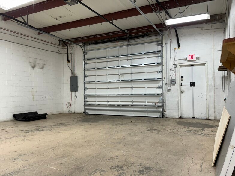 More Photos Of 4406 Exchange Ave, Naples Manufacturing For Sale