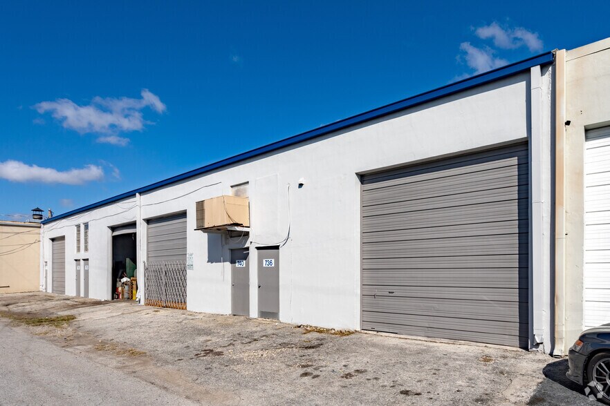 More Photos Of 710-716 NW 57th St, Fort Lauderdale Unknown For Lease