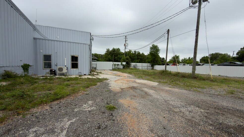 More Photos Of 2800 Delano St, Pensacola Warehouse For Lease