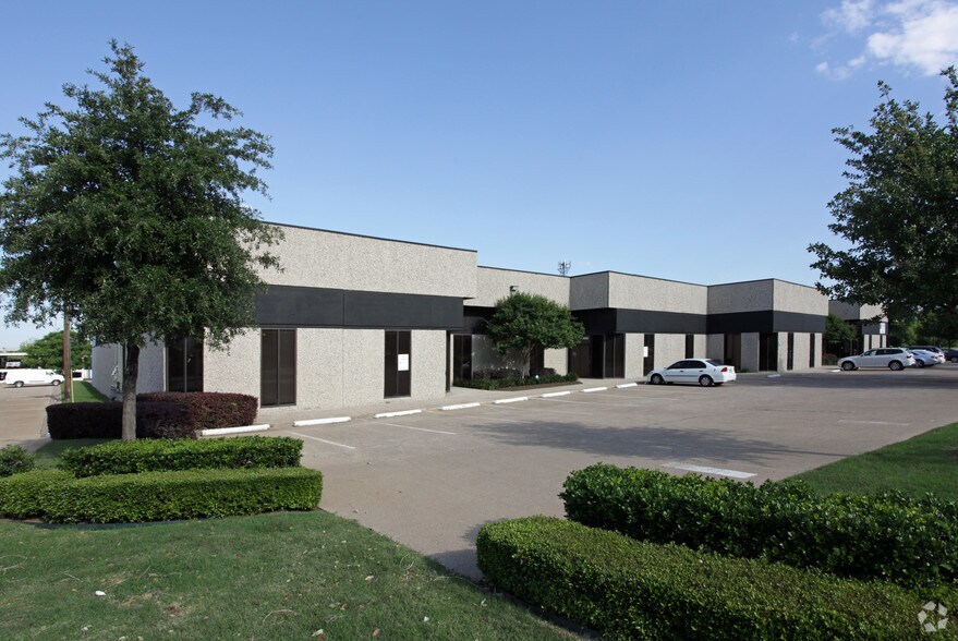 Primary Photo Of 15101-15107 Surveyor Blvd, Addison Warehouse For Lease