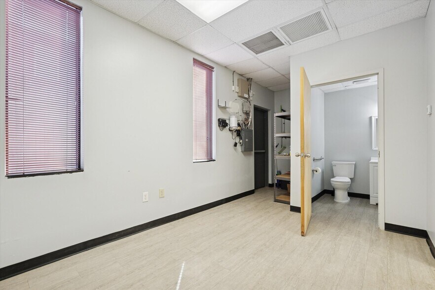 More Photos Of 10501 Academy Rd, Philadelphia Medical For Sale