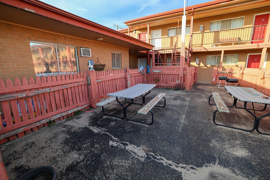 More Photos Of 205 E Broadway St, Fritch Hotel For Sale