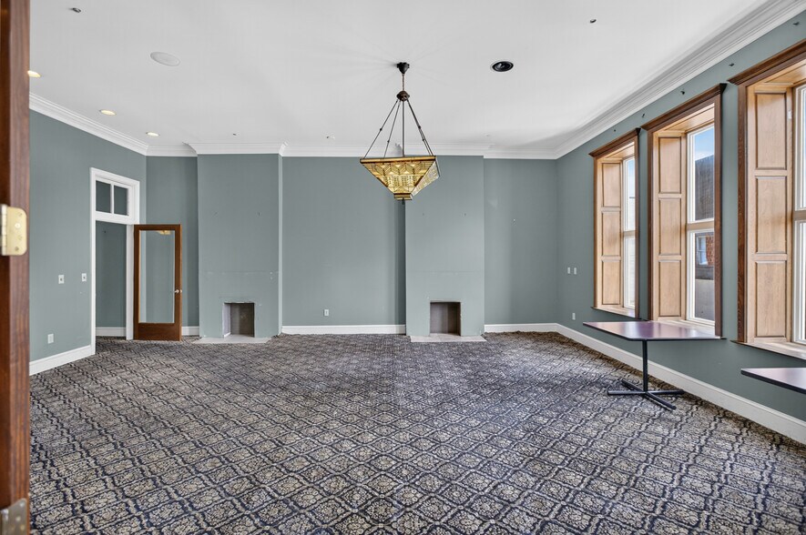 More Photos Of 1024 Noble St, Anniston Storefront Retail Office For Sale