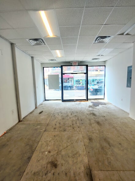 More Photos Of 644 Manhattan Ave, Brooklyn Storefront Retail Office For Lease