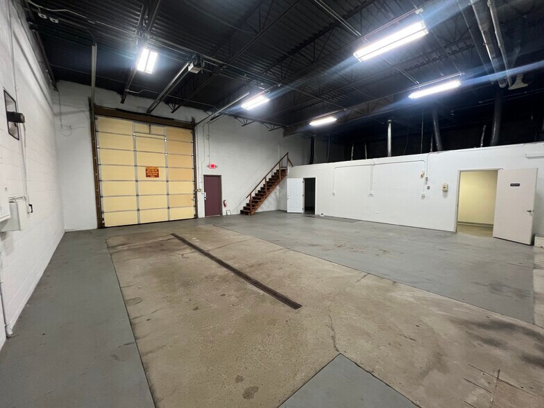 More Photos Of 5423-5445 Schultz Dr, Sylvania Light Manufacturing For Lease
