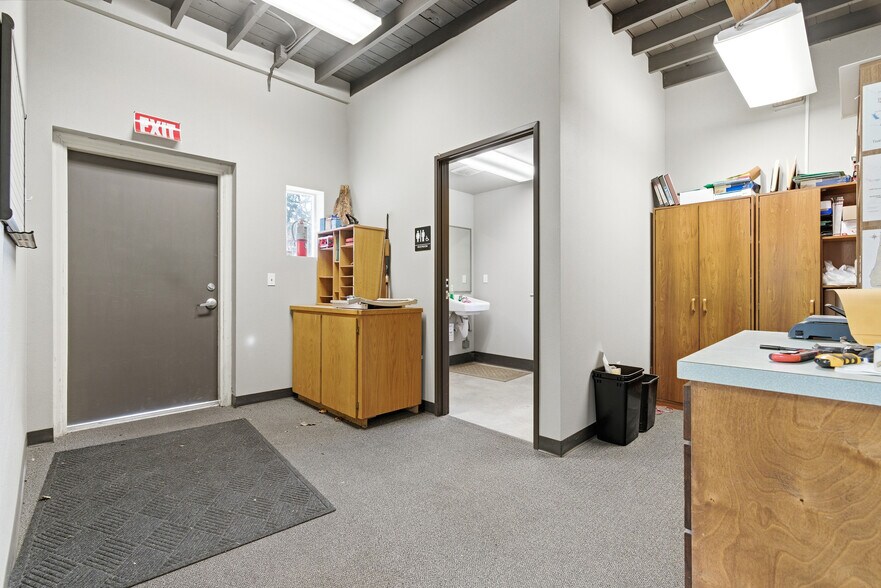 More Photos Of 2318 Pacific Ave, Forest Grove Office For Sale