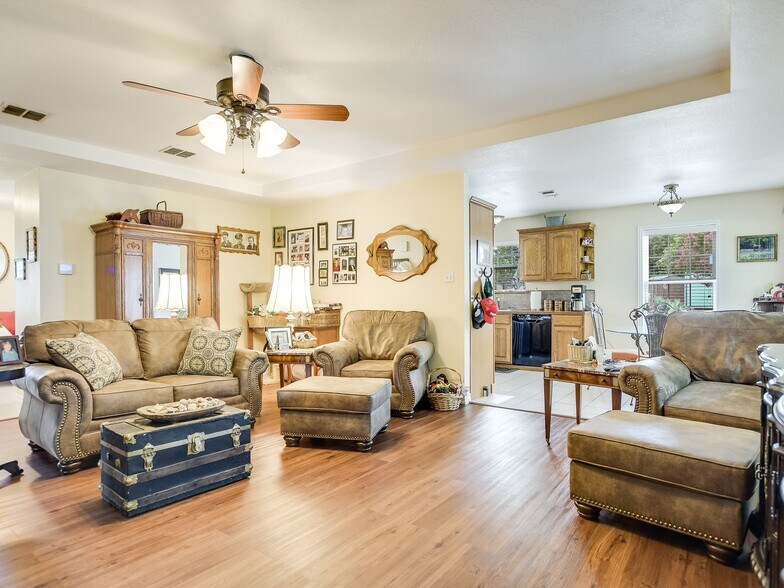 More Photos Of 4861 E Highway 199, Springtown Specialty For Sale