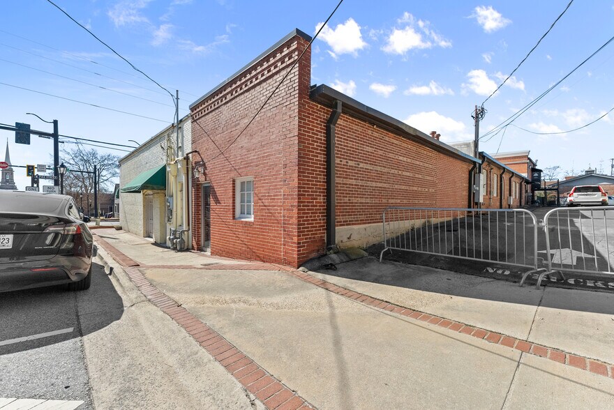 More Photos Of 163 Pike St, Lawrenceville Office For Lease