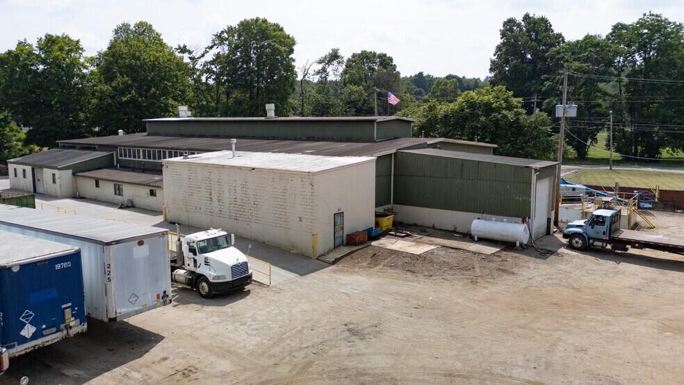 More Photos Of 816 N Milan St, Canal Fulton Warehouse For Sale