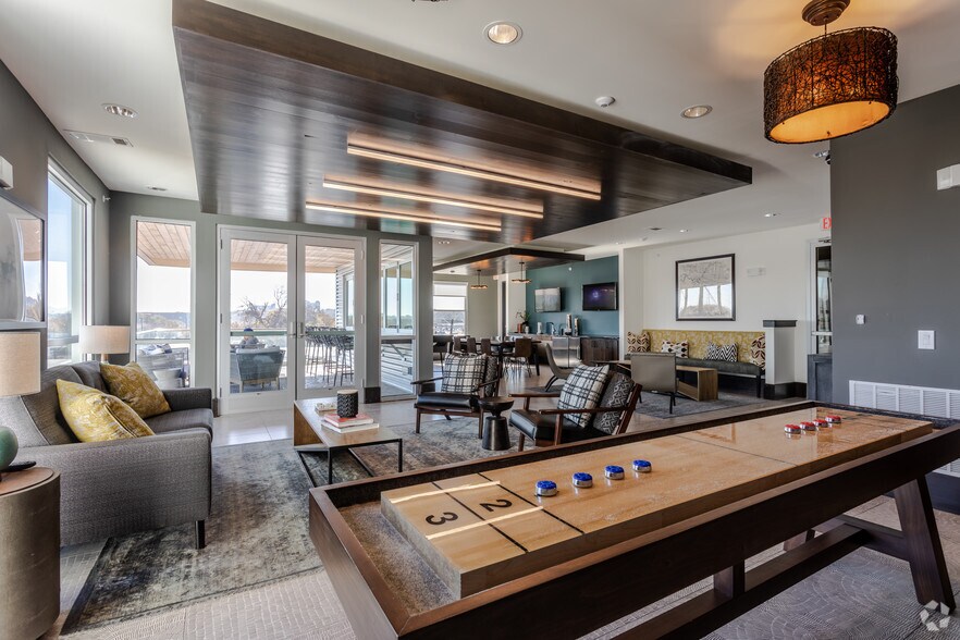 More Photos Of 305 W Commerce St, Dallas Apartments For Lease