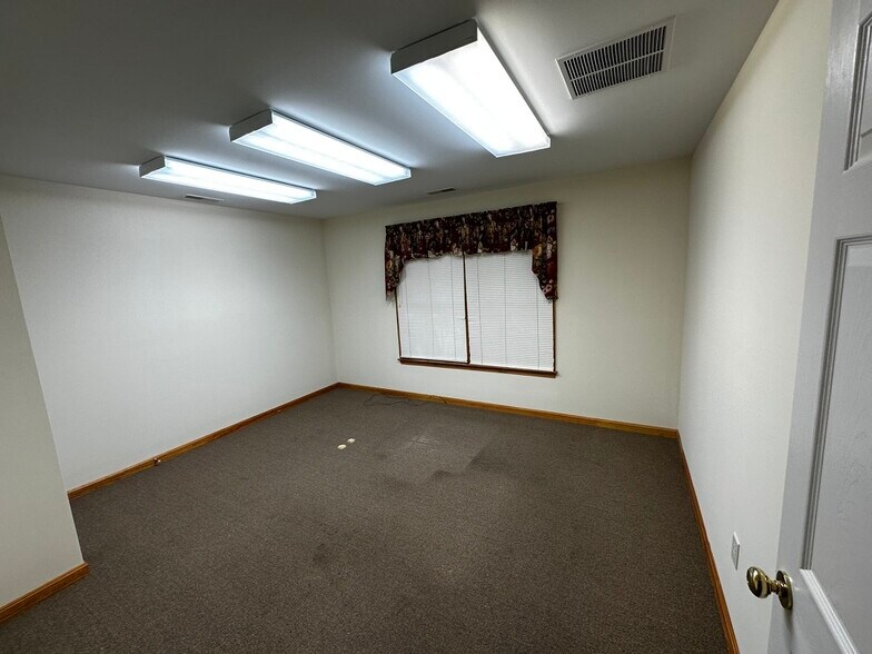 More Photos Of 110 W Sunset Ave, Greensboro Office For Sale