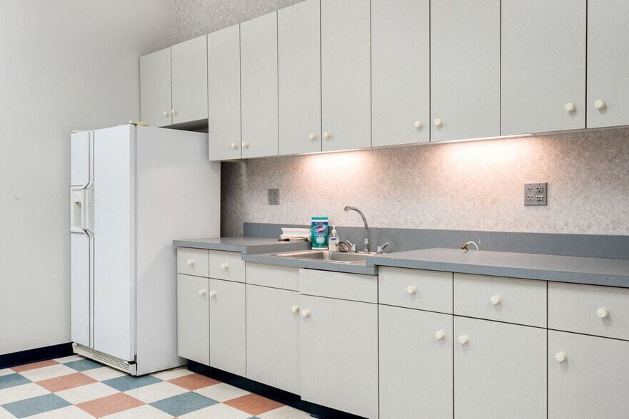 More Photos Of 2800 Diode Ln, Louisville Warehouse For Lease