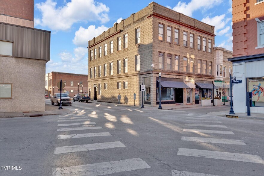 More Photos Of 28-30 6th St, Bristol Storefront Retail Office For Lease