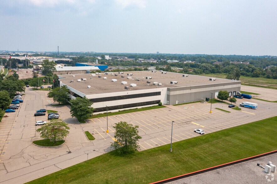 More Photos Of 3450 Harvester Rd, Burlington Light Manufacturing For Lease