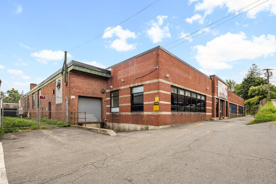 More Photos Of 349 Chestnut St, Passaic Warehouse For Lease