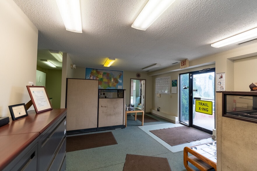 More Photos Of 563 Plains Rd, Tamworth Warehouse For Lease