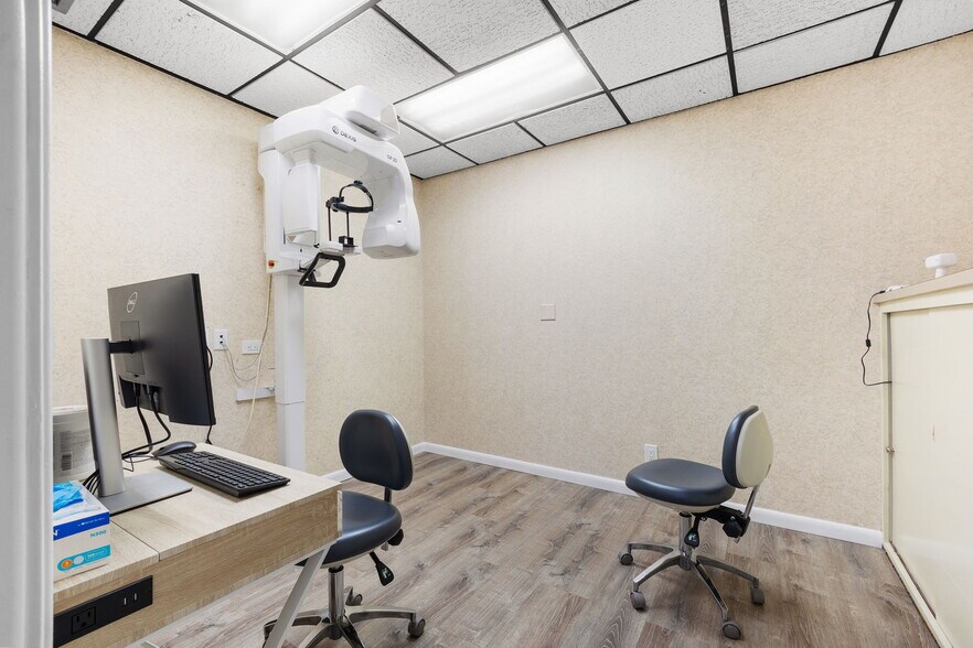 More Photos Of 1701 66th St N, Saint Petersburg Medical For Sale