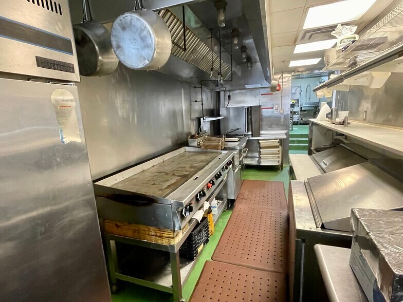 More Photos Of 314 William St, Fredericksburg Storefront For Lease