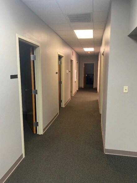 More Photos Of 100 N Constitution Dr, Yorktown Office For Sale