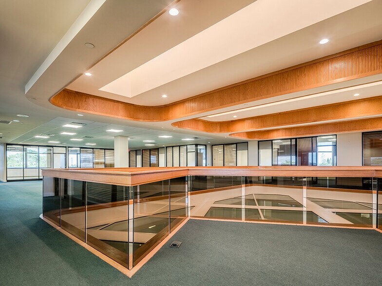 More Photos Of 660 US 1 Hwy, North Palm Beach Office For Sale