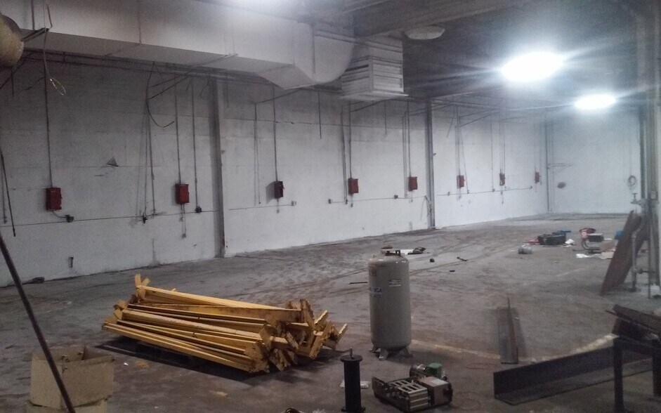 More Photos Of 315 W Mill St, Beaver Dam Manufacturing For Lease