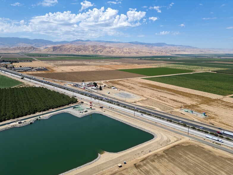 More Photos Of 1047 Mettler Frontage Rd W, Bakersfield Light Distribution For Sale