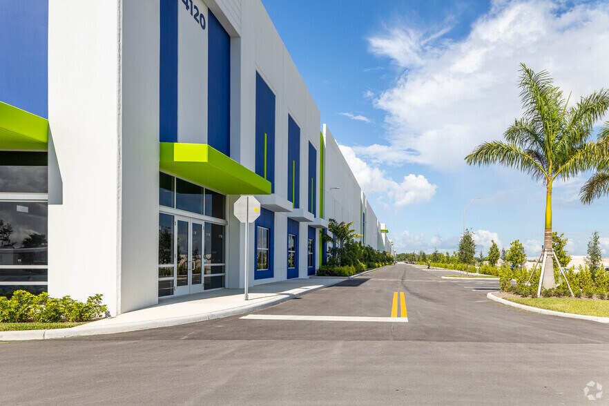 More Photos Of 4120 W 91st Pl, Hialeah Unknown For Lease