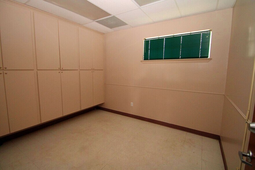 More Photos Of 382 W Main St, Raymondville Office For Sale