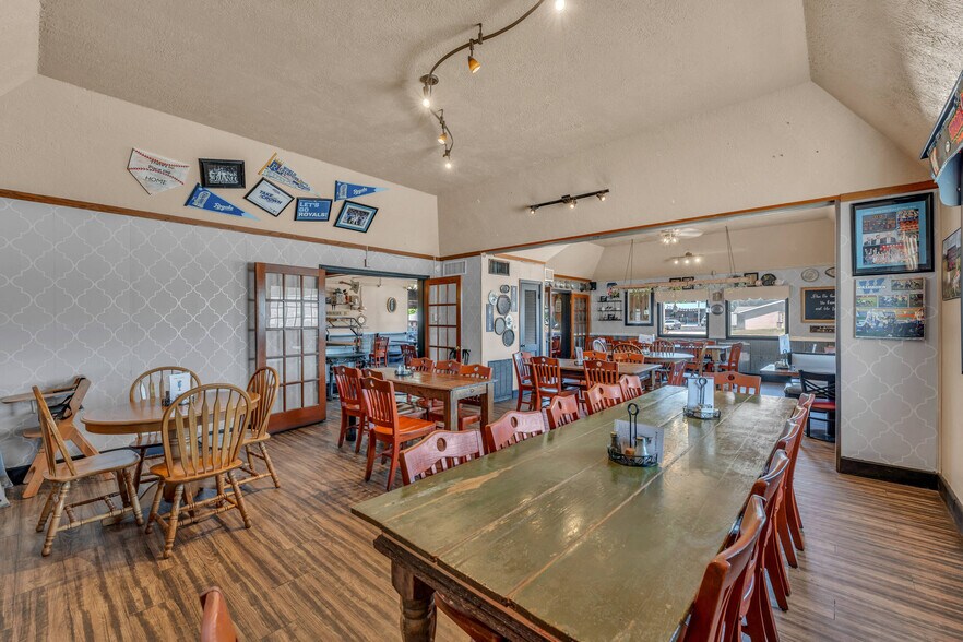 More Photos Of 601 Arizona Ave, Holton General Retail For Sale
